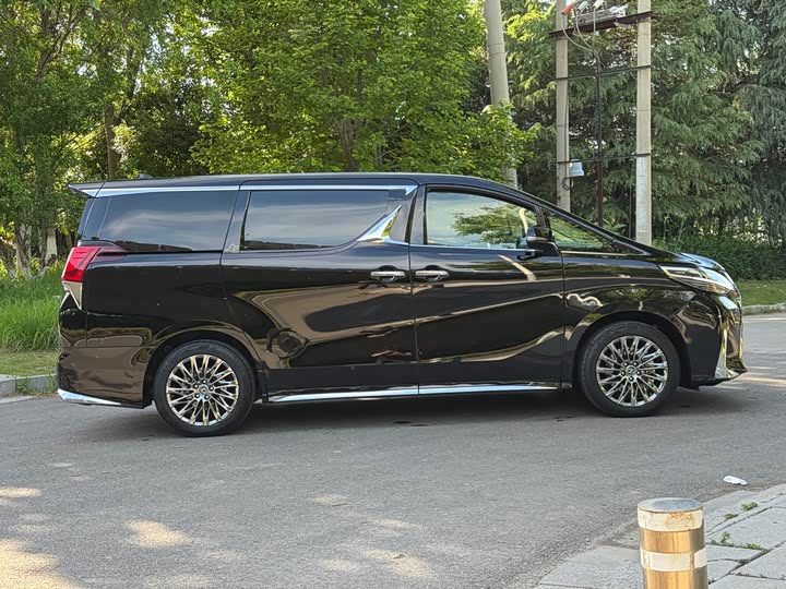 Toyota Vellfire — фото 4
