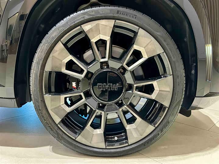 BMW XM 2023 Base — фото 17