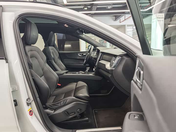 Volvo XC60 2020 T 5 4 WD — фото 11