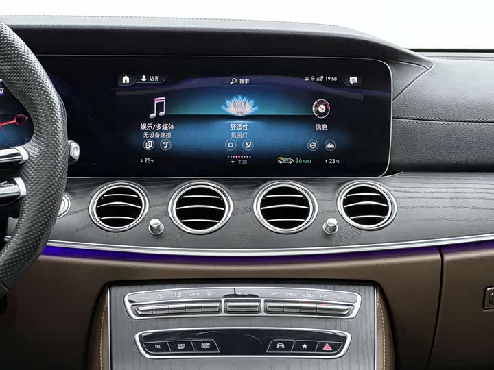 Mercedes-Benz E-Class 2023 E 300 L Luxury — фото 10