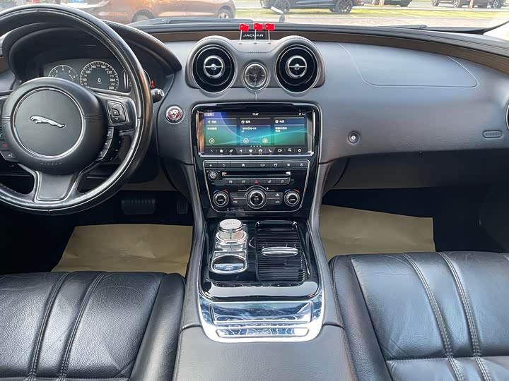 Jaguar XJ 2018 XJL 3.0 SC 2 WD — фото 17