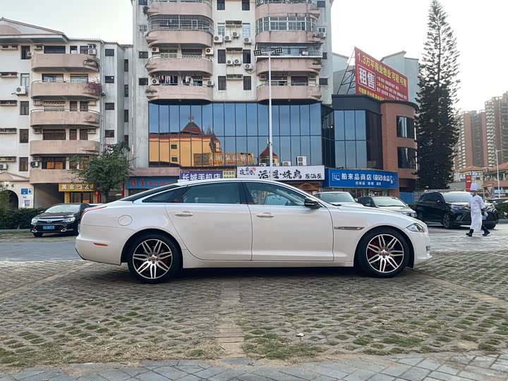 Jaguar XJ 2018 XJL 3.0 SC 2 WD — фото 7