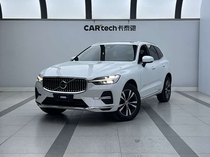 Volvo XC60 2023 B 5 4 WD — фото 1