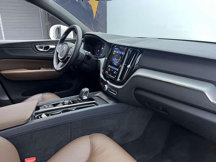 Volvo XC60 2023 B 5 4 WD — фото 22