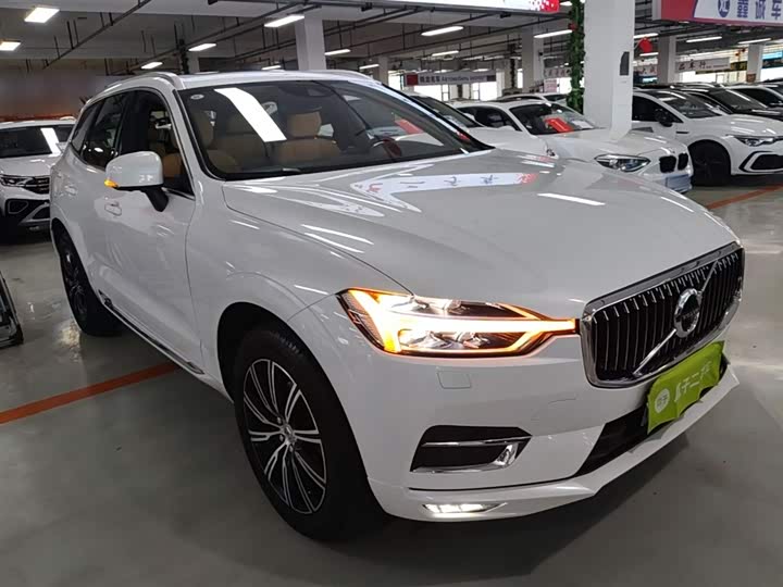 Volvo XC60 2018 T 5 4 WD — фото 4