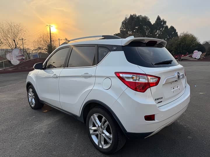 Changan CS35 2016 1.6 L ATLuxury V — фото 5