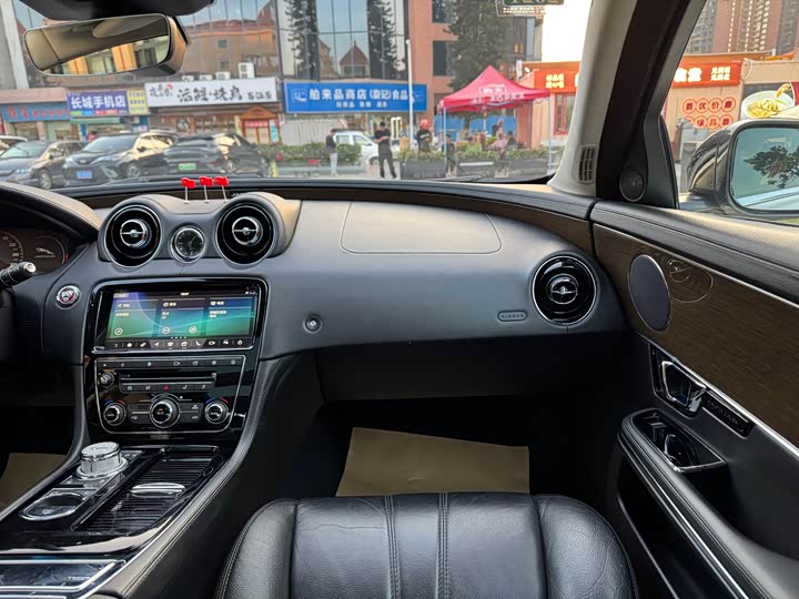 Jaguar XJ 2018 XJL 3.0 SC 2 WD — фото 18