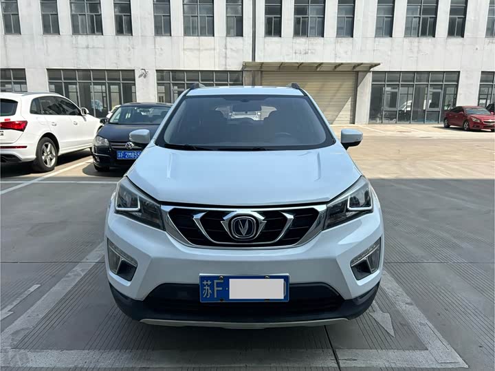 Changan CS15 2016 1.5 L MT — фото 3