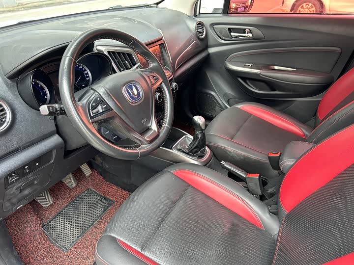 Changan CS15 2016 1.5 L MT — фото 10