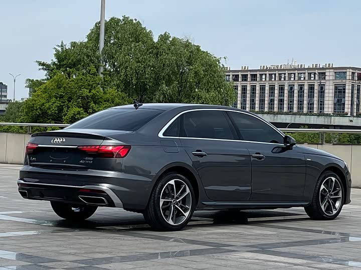 Audi A4L 2022 40 TFSI — фото 4
