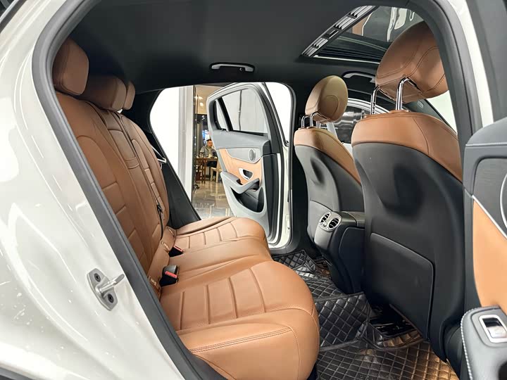 Mercedes-Benz GLC 2023 GLC 300 4 MATIC SUV — фото 12