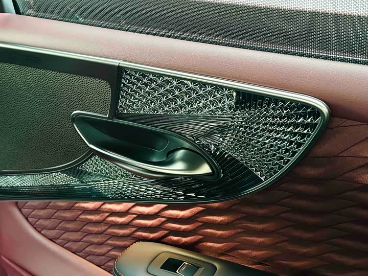 Lexus LS 2021 500h — фото 15