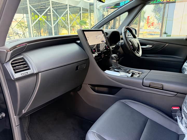 Toyota Alphard — фото 15
