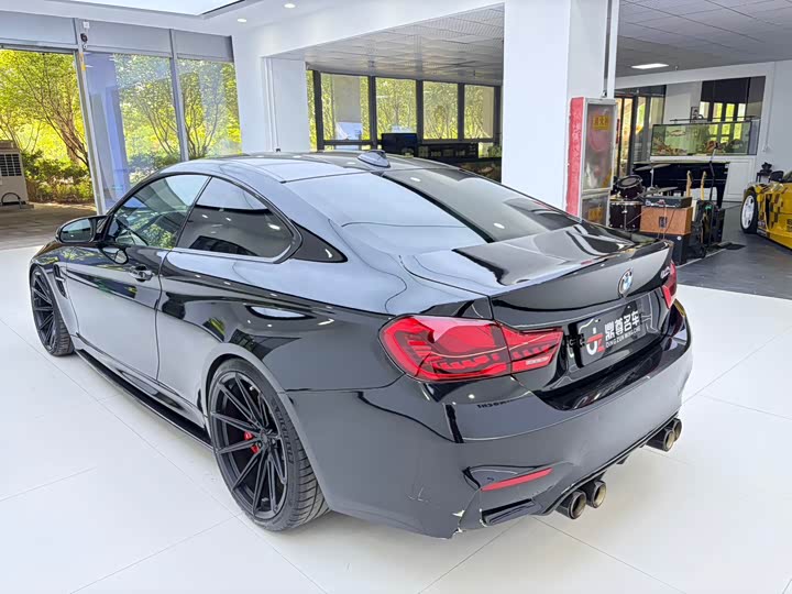 BMW M4 2017 M 4 MT — фото 7
