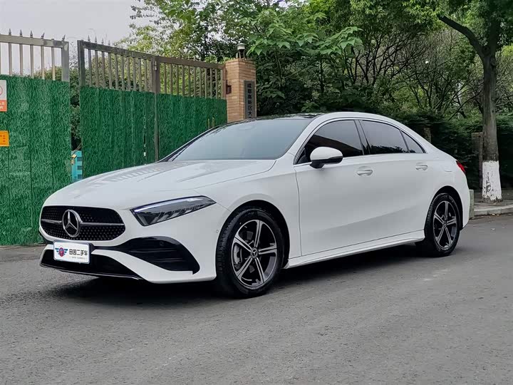 Mercedes-Benz A-Class 2023 A 200 L — фото 1