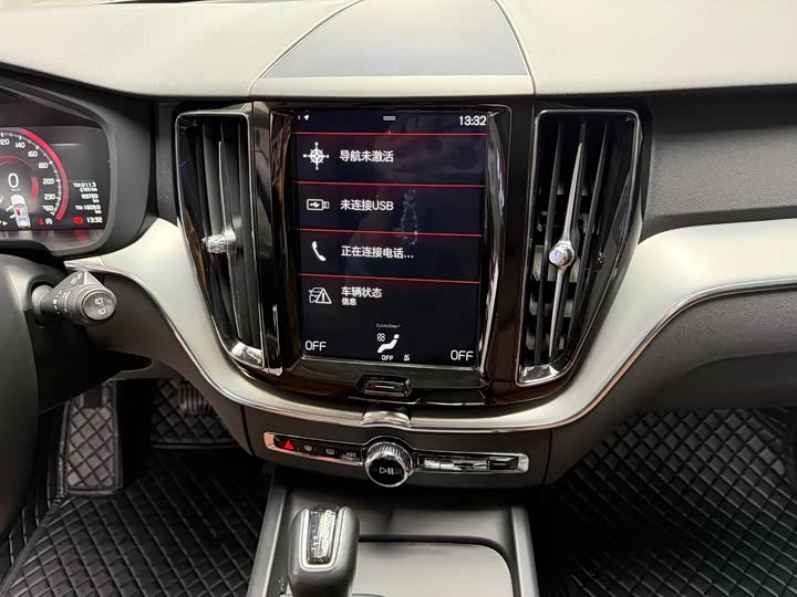 Volvo XC60 2019 T 5 4 WD V — фото 12