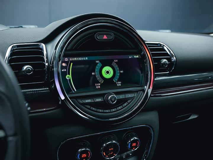 MINI Clubman — фото 14