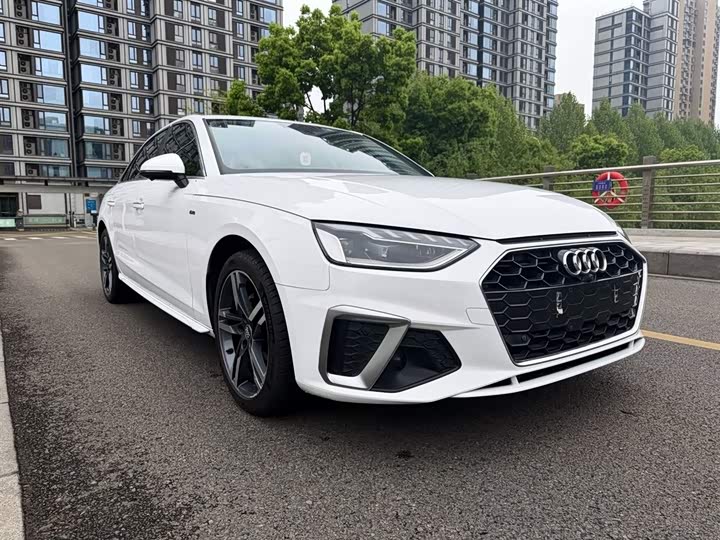 Audi A4L 2022 40 TFSI — фото 3