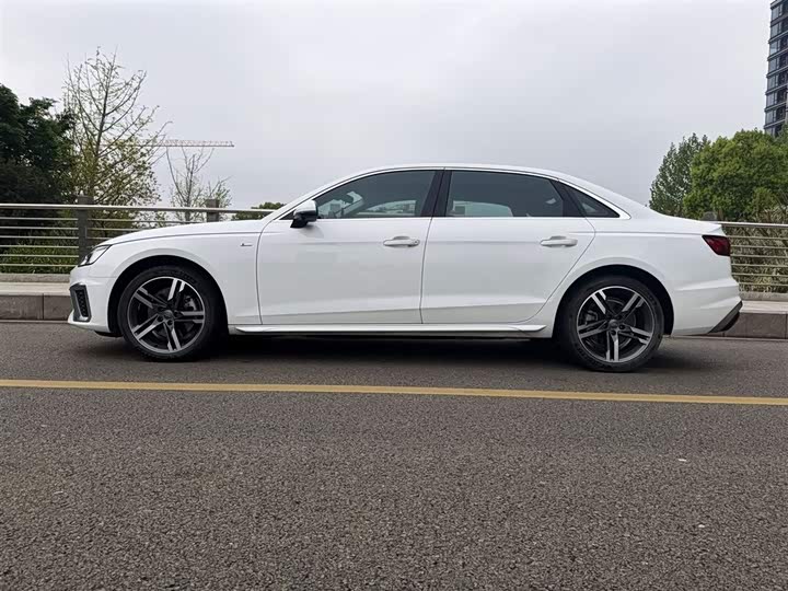 Audi A4L 2022 40 TFSI — фото 4