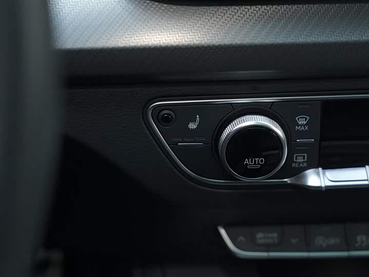 Audi Q5L 2024 40 TFSI — фото 11