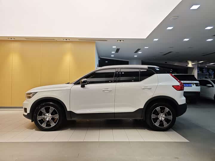 Volvo XC40 2020 T 3 — фото 7