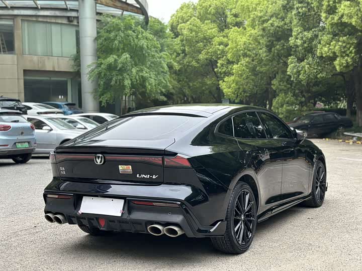Changan UNI-V 2023 1.5 T — фото 4