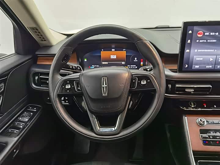 Lincoln Aviator — фото 11