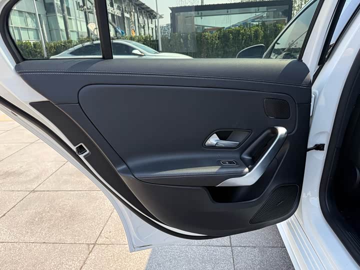 Mercedes-Benz A-Class 2019 A 200 L — фото 11