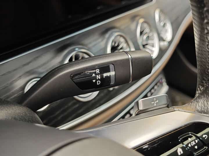 Mercedes-Benz E-Class 2023 E 300 L — фото 15