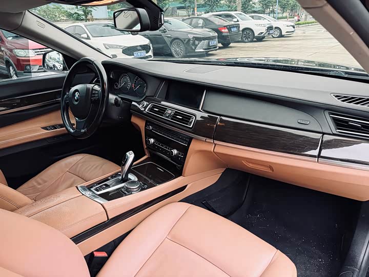 BMW 7-Series 2014 730 Li — фото 28