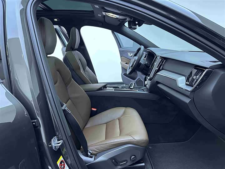 Volvo XC60 2022 B 5 4 WD — фото 10