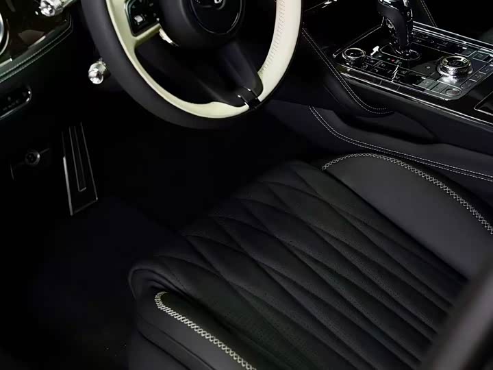 Bentley Flying Spur — фото 4