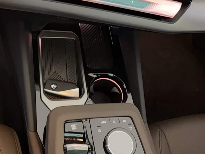 BMW 5-Series 2025 530 Li Leading M — фото 11