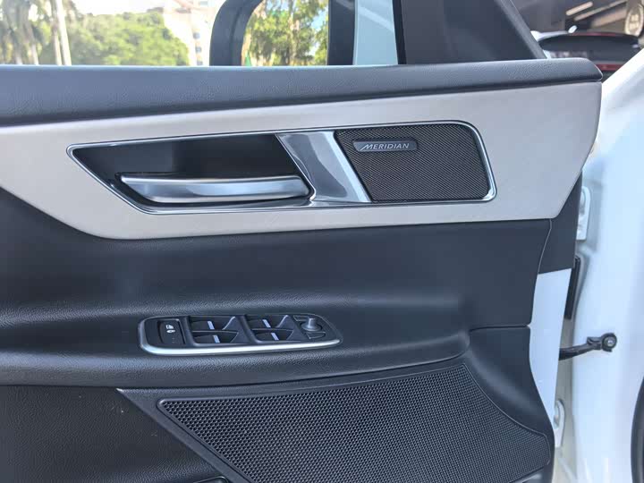 Jaguar XEL 2019 2.0 T 200 PS — фото 17