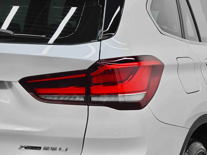 BMW X1 2022 x Drive 25 Li — фото 4