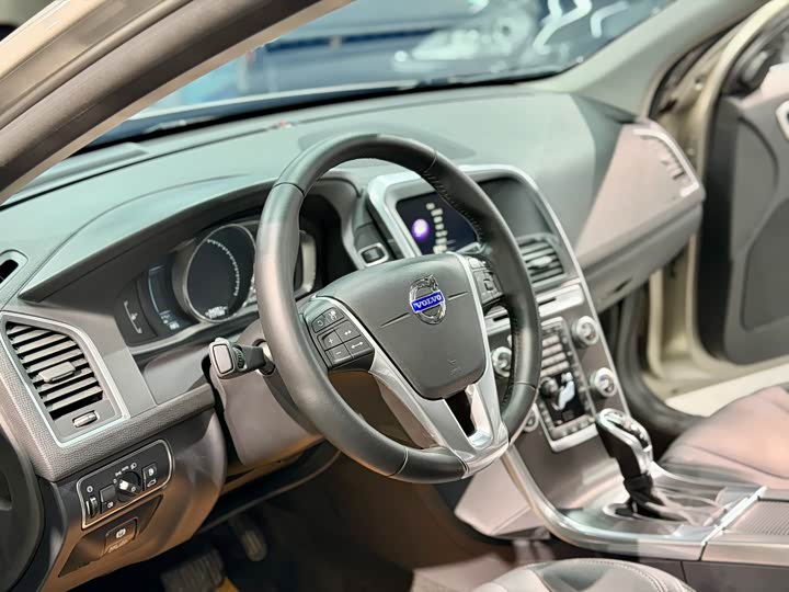 Volvo XC60 2015 T 5 AWD — фото 10