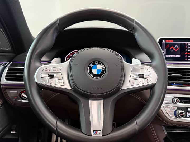 BMW 7 Series — фото 16