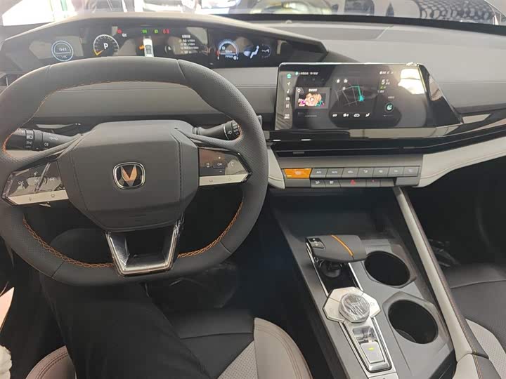 Changan UNI-V 2024 i DD 136km — фото 7