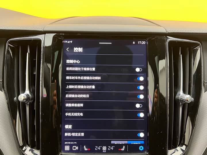 Volvo XC60 2023 B 5 4 WD — фото 22
