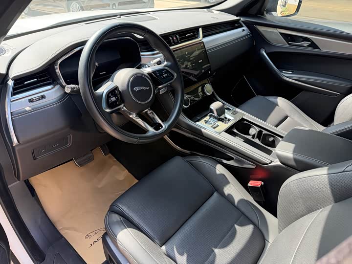Jaguar F-PACE 2024 P 250 R-Dynamic SE — фото 2