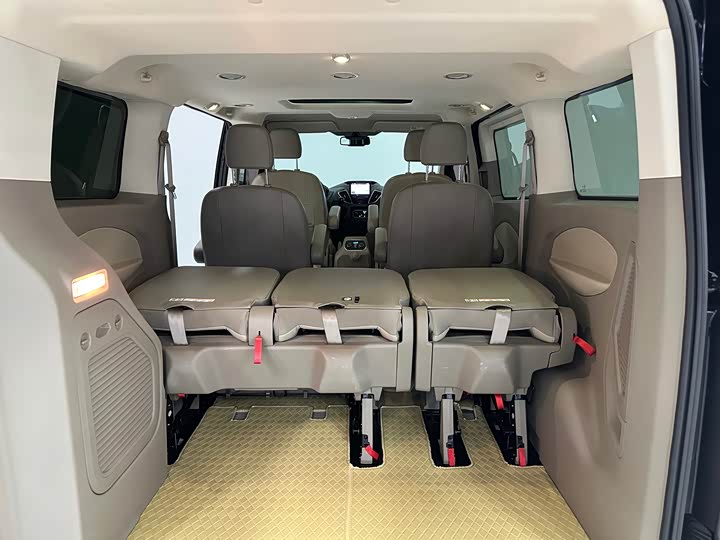 Ford Tourneo — фото 13