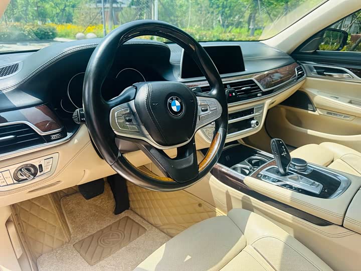 BMW 7 Series 750Li xDrive — фото 7