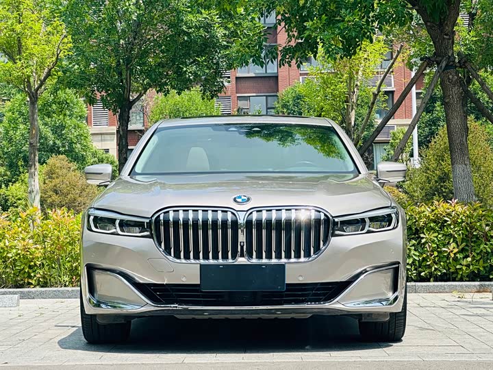 BMW 7 Series 750Li xDrive — фото 2