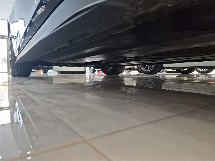 Changan UNI-V 2024 1.5 T Premium — фото 18