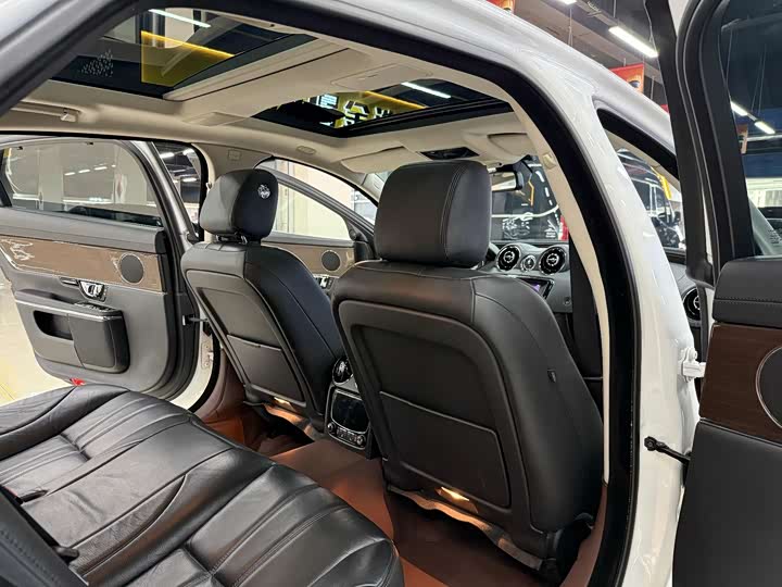 Jaguar XJ 2016 XJL 3.0 SC 2 WD — фото 6