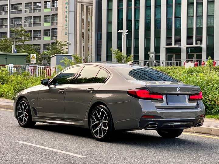 BMW 5-Series 2022 540i M — фото 5