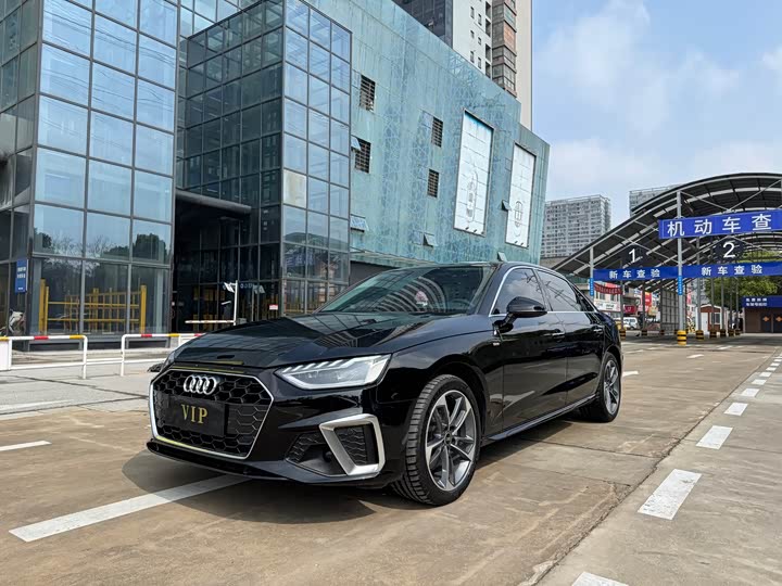 Audi A4L 2024 40 TFSI — фото 1