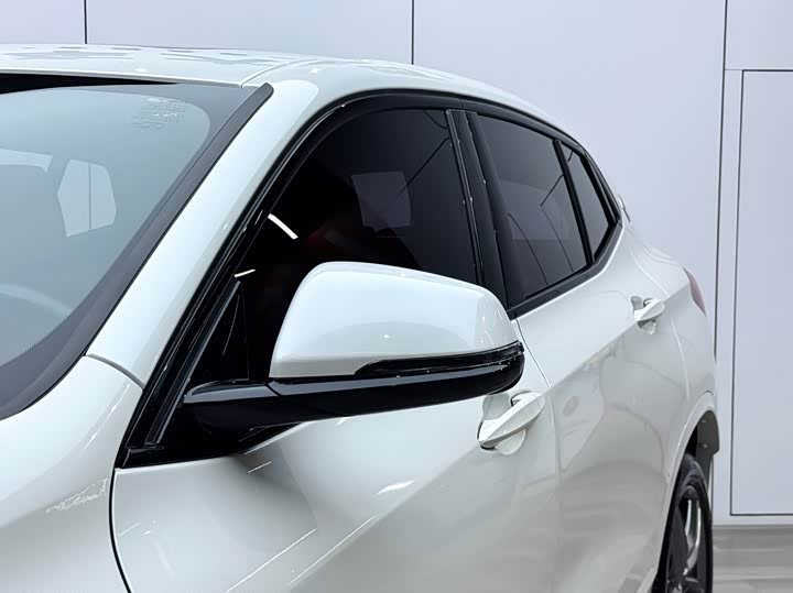 BMW X2 2021 s Drive 25i Leading M — фото 29