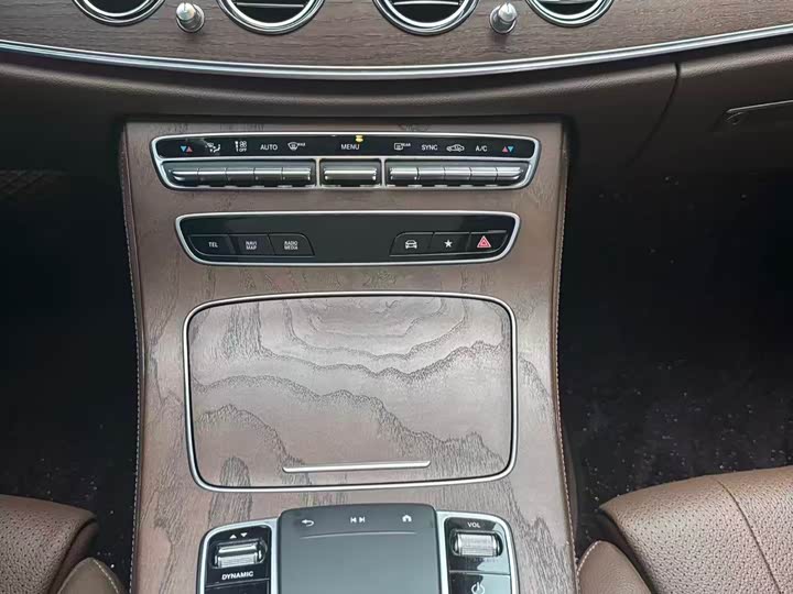 Mercedes-Benz E-Class 2022 E 300 L Luxury — фото 8