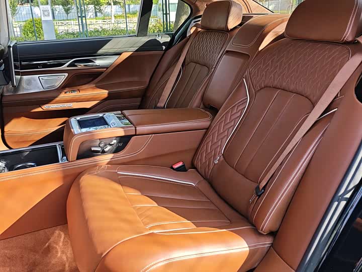 BMW 7-Series 2017 750 Li x Drive — фото 17